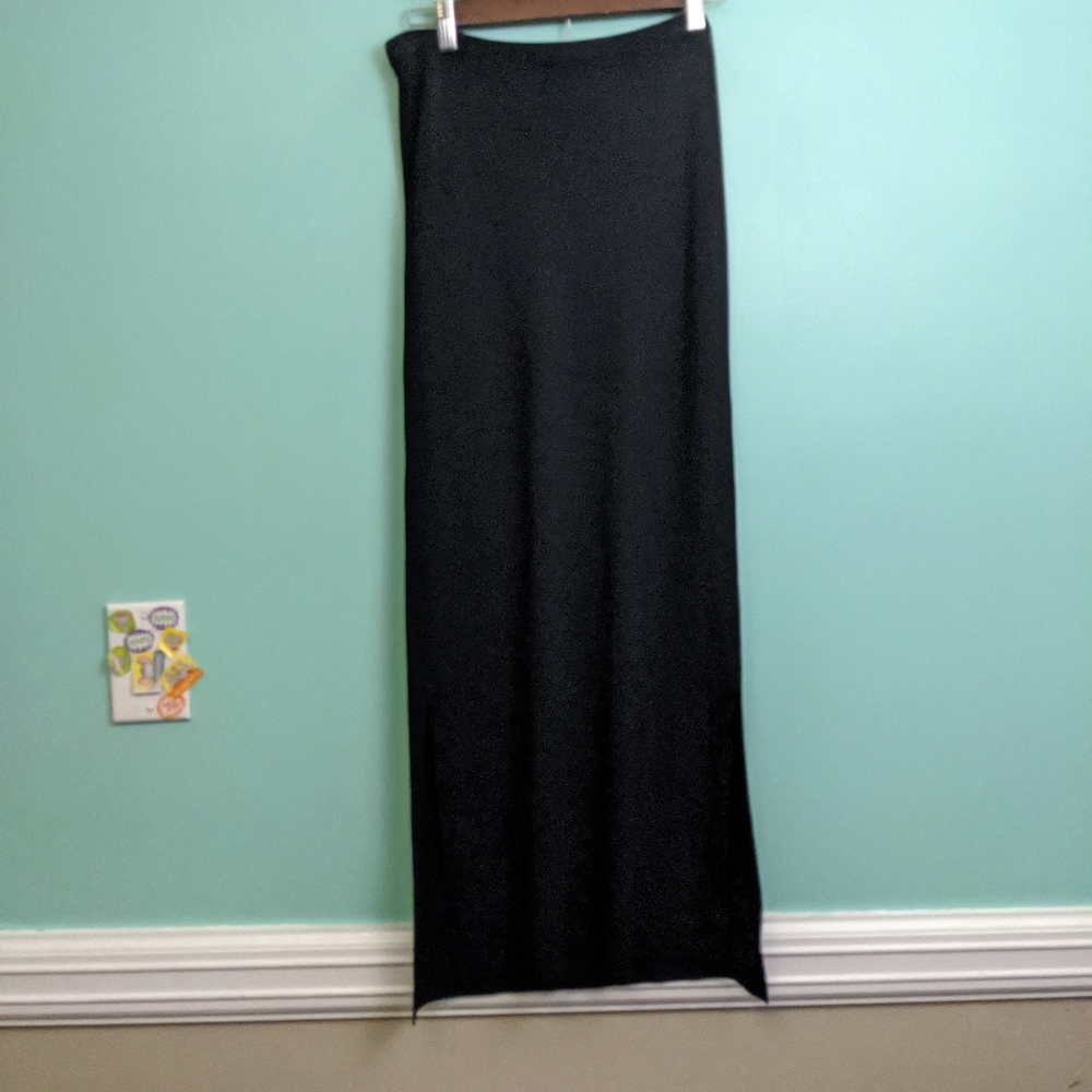 Cyrus Black Ribbed Maxi Skirt size Medium